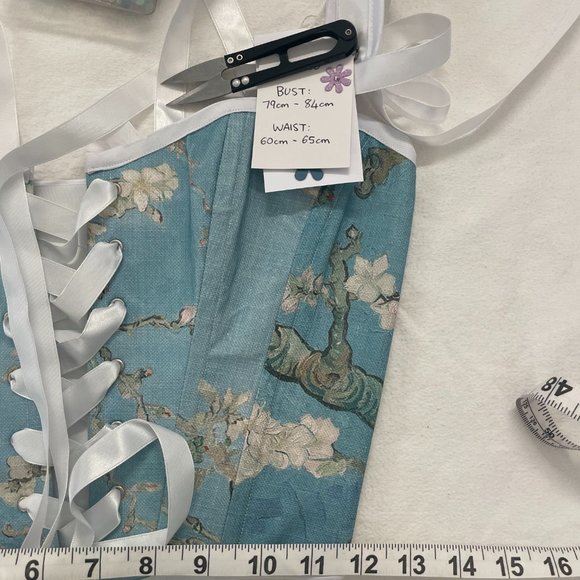 Fashionable Corsets - Picture 6 of 11